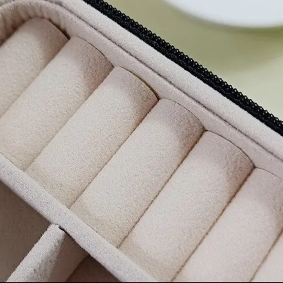 New Travel Jewelry Organizer Portable Jewelry Case - Picture 7 of 16